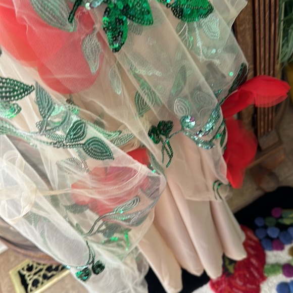 Fun dress with flowers and sequins - Picture 9 of 9